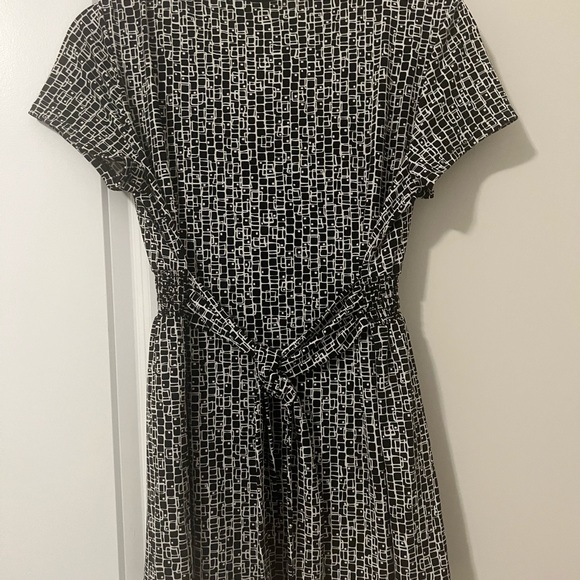 Motherhood Maternity brand size medium - Picture 3 of 12